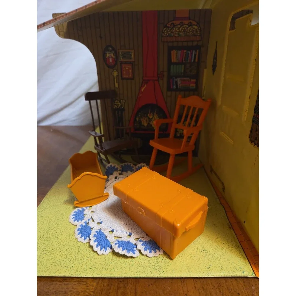 Mattel Sunshine Family Dollhouse With Living Room Kitchen Furniture 1970s Vntg